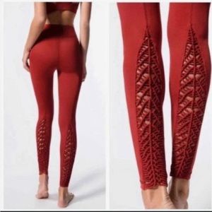 Carbon 38 Red Dahlia Macrame Active Leggings Size Small